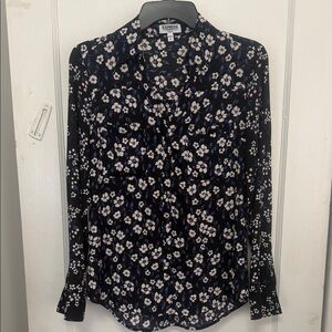 Express The Portofino Slim Fit Women's Black and White Floral Blouse